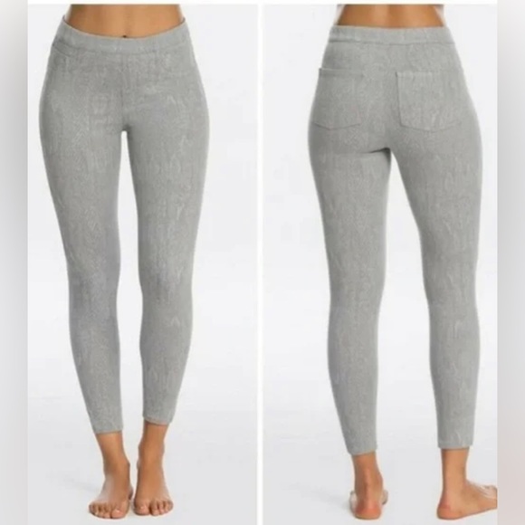 SPANX Pants - NWT SPANX SNAKESKIN PYTHON GREY JEANISH SHAPER SKINNY LEGGINGS SIZE M